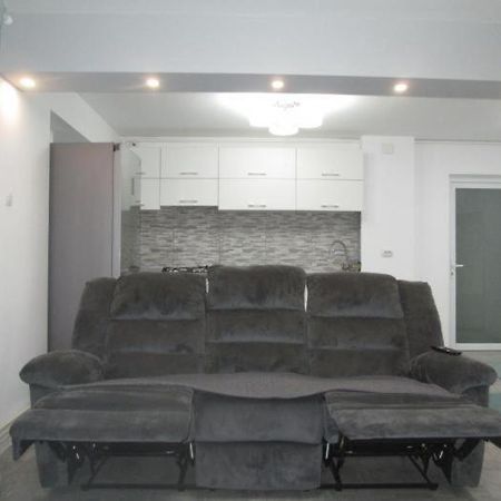 Apartament Sarra Targoviste Eksteriør bilde
