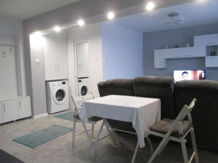 Apartament Sarra Targoviste Eksteriør bilde